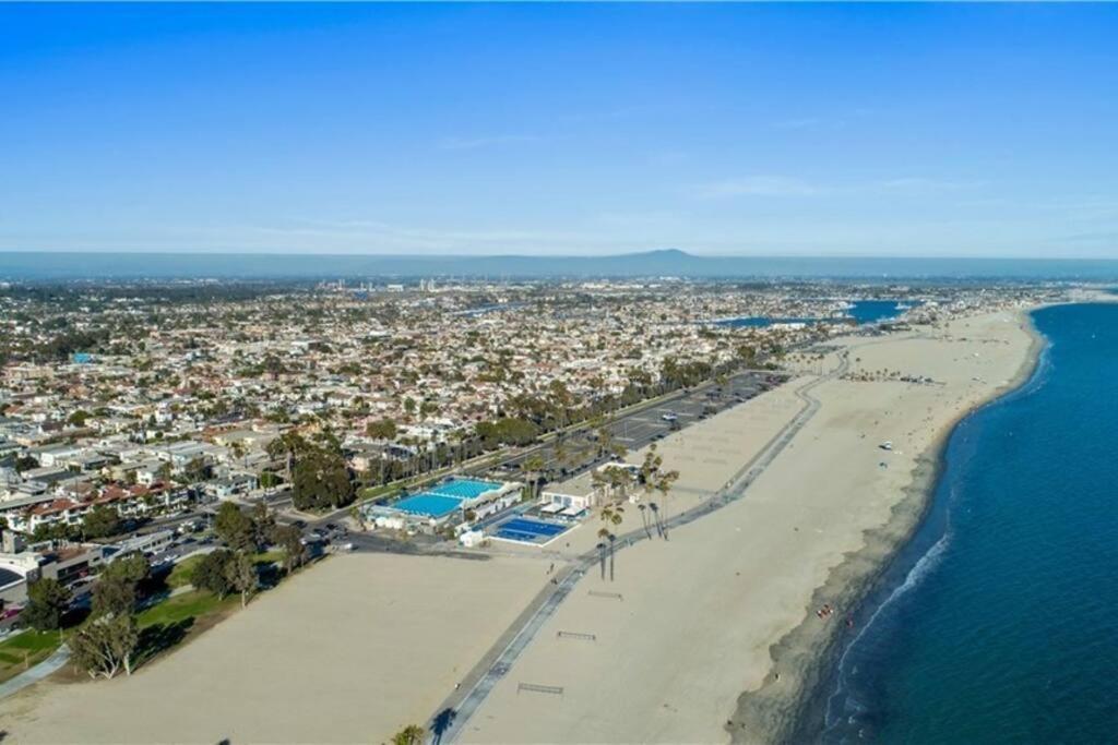 A Corner Unit With Ocean Views From Every Room Long Beach Exterior photo